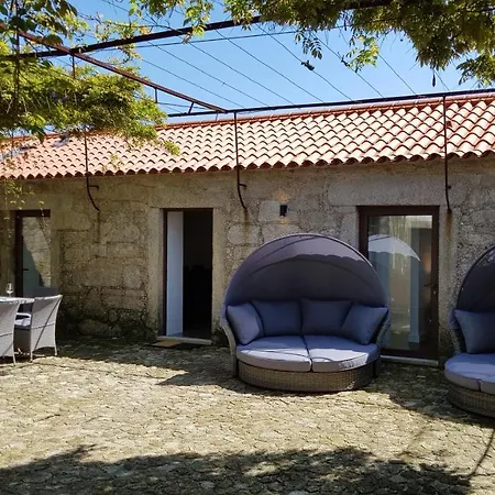 Casas Do Monte De Roques * Vila de Punhe