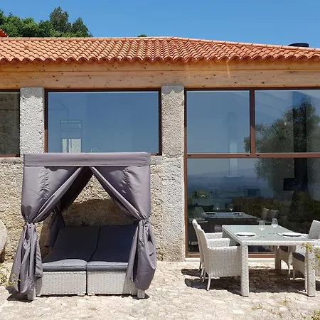 Alojamento de Turismo Rural Casas Do Monte De Roques Vila de Punhe