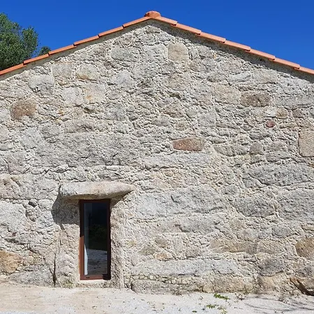 Casas Do Monte De Roques Farmház