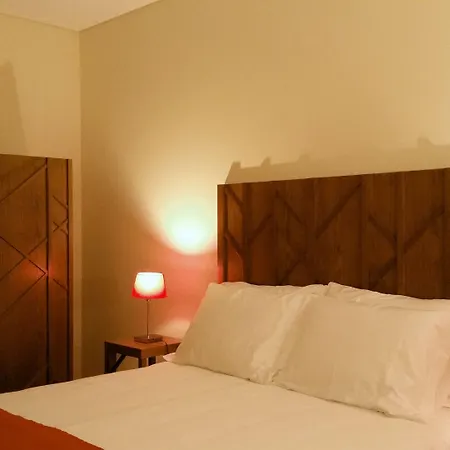 Casas Do Monte De Roques *