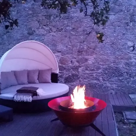 Casas Do Monte De Roques