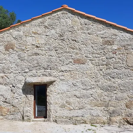 Casas Do Monte De Roques * Vila de Punhe