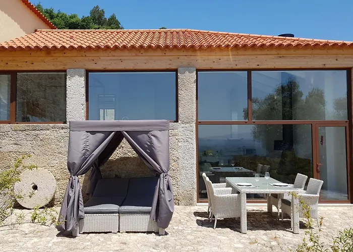 Farm stay Casas Do Monte De Roques Vila de Punhe