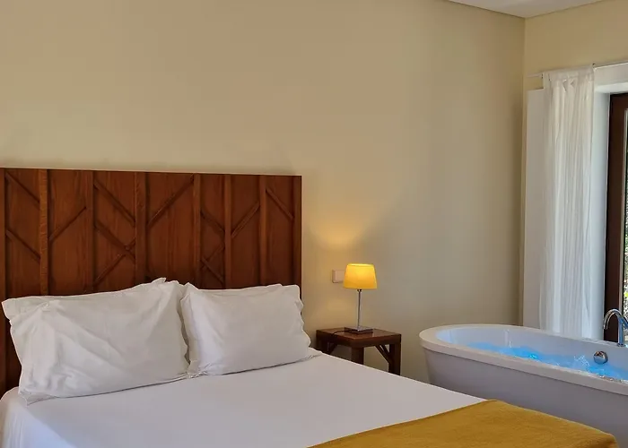 Casas Do Monte De Roques