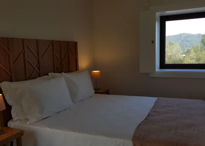 Casas Do Monte De Roques Farm stay Vila de Punhe