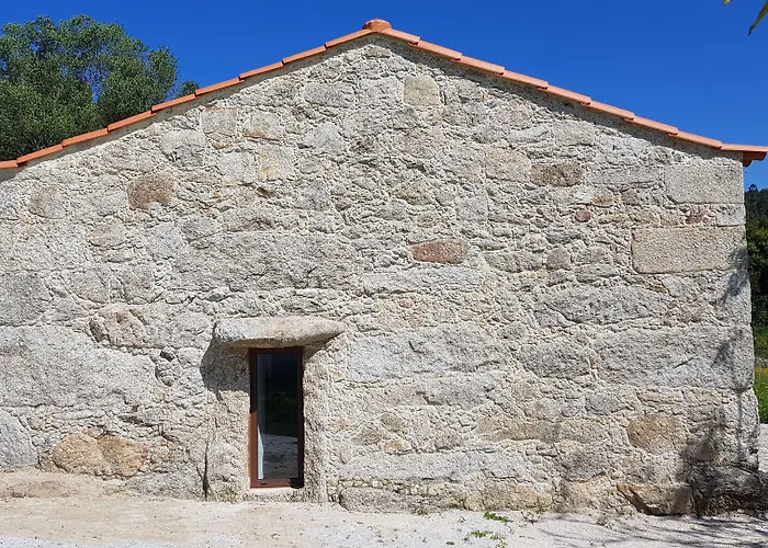 Casas Do Monte De Roques * Vila de Punhe