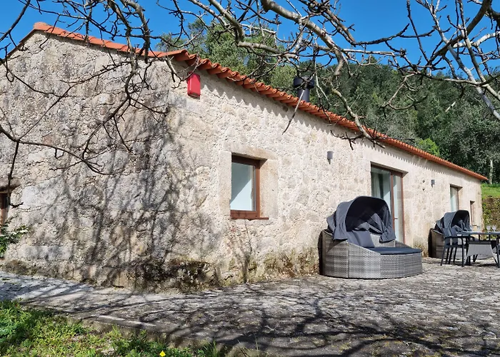Casas Do Monte De Roques Farm stay Vila de Punhe