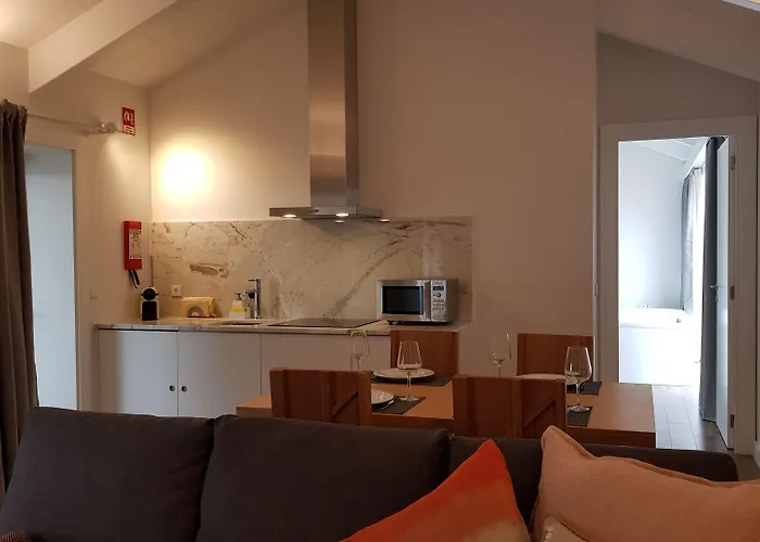 Casas Do Monte De Roques * Vila de Punhe