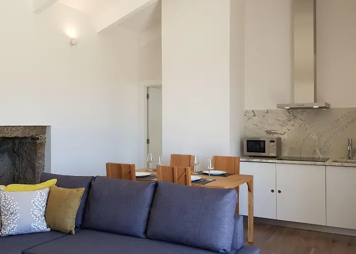 Casas Do Monte De Roques