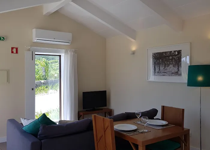 Casas Do Monte De Roques * Vila de Punhe